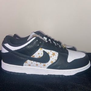 NIKE SB DUNK LOW X SUPREME